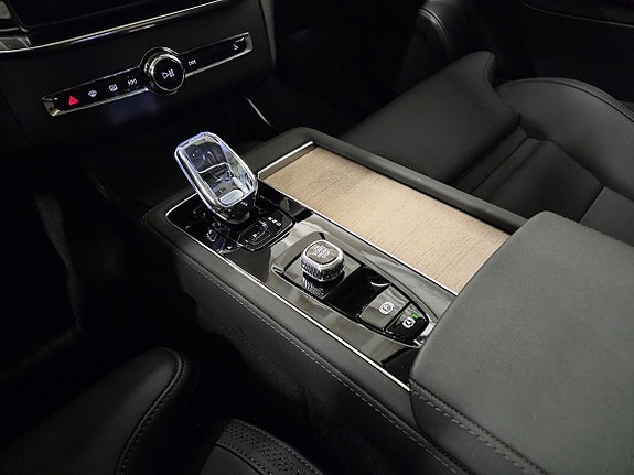 Volvo XC90 12 of 18