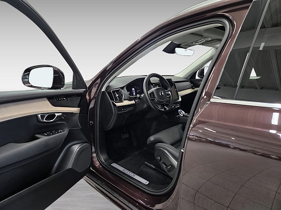 Volvo XC90 13 of 18