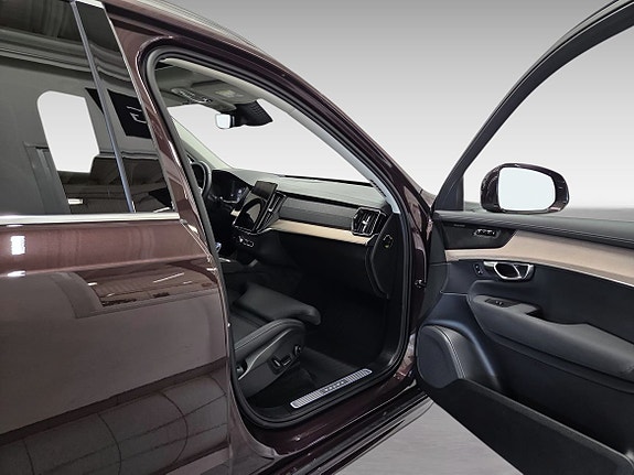 Volvo XC90 14 of 18