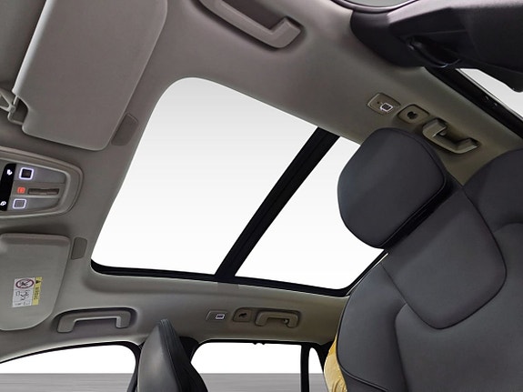 Volvo XC90 16 of 18