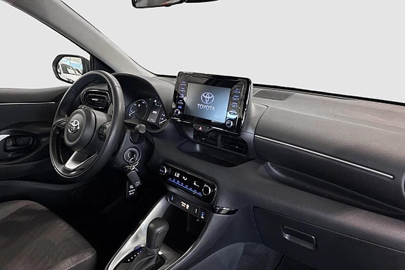 Toyota Yaris 8 of 12