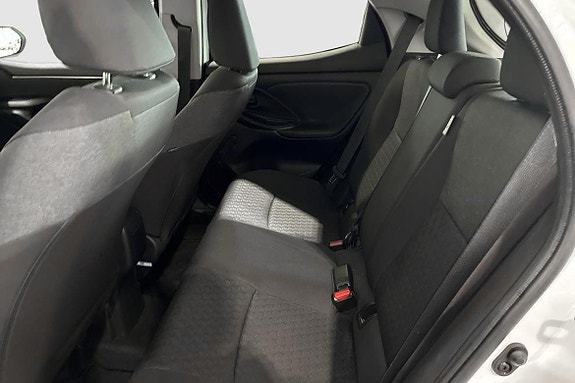Toyota Yaris 9 of 12