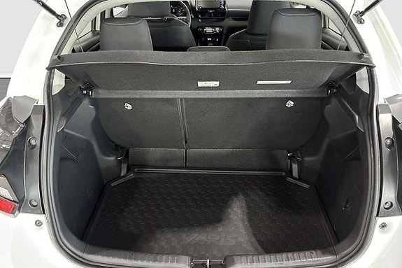 Toyota Yaris 12 of 12