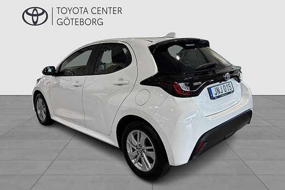 Toyota Yaris 4 of 12