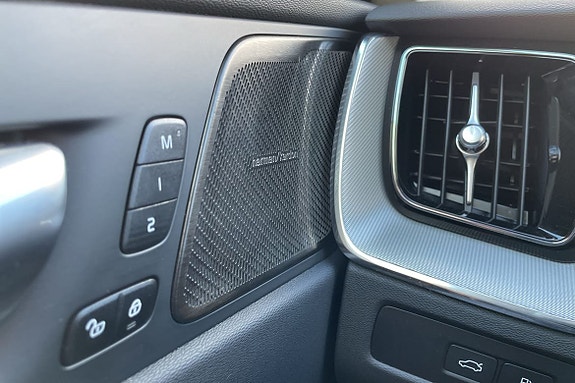 Volvo XC60 14 of 16