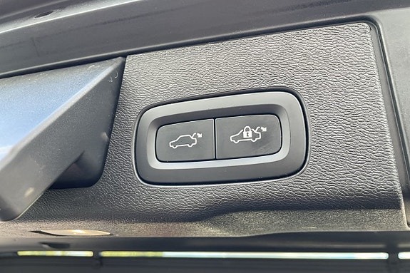 Volvo XC60 13 of 16
