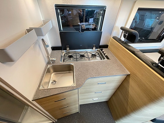 Adria Coral Select 670 SL / Automat / Multimedia / Truma Diesel / Garage / 13 of 28