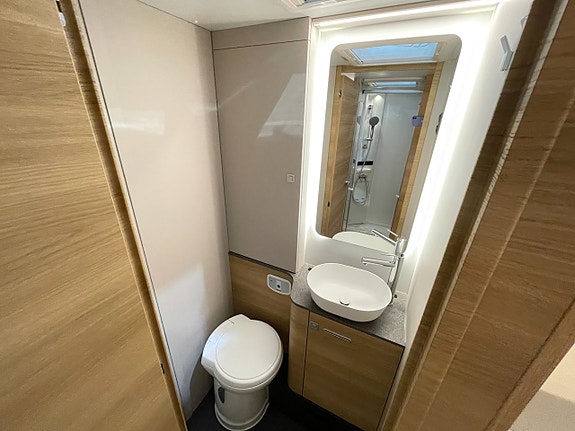 Adria Coral Select 670 SL / Automat / Multimedia / Truma Diesel / Garage / 16 of 28
