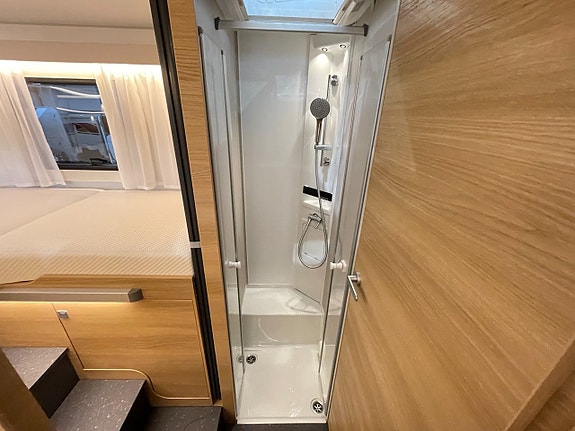 Adria Coral Select 670 SL / Automat / Multimedia / Truma Diesel / Garage / 18 of 28