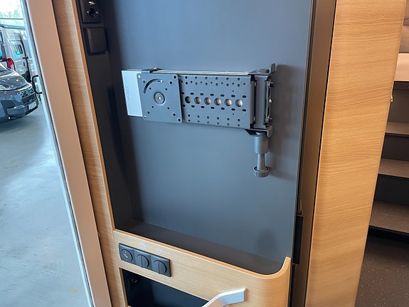 Adria Coral Select 670 SL / Automat / Multimedia / Truma Diesel / Garage / 23 of 28