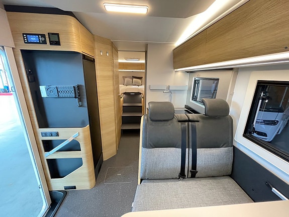 Adria Coral Select 670 SL / Automat / Multimedia / Truma Diesel / Garage / 11 of 28