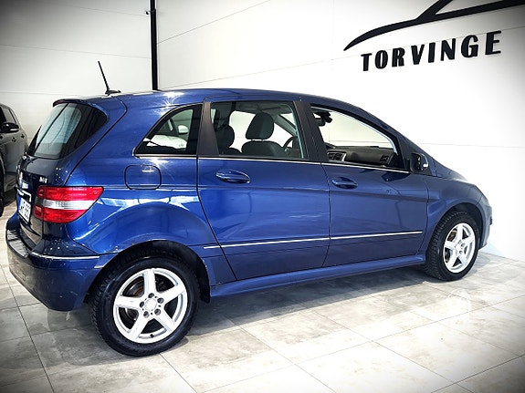 Mercedes-Benz B180 4 of 16