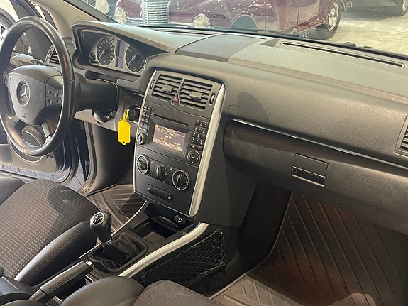 Mercedes-Benz B180 15 of 16