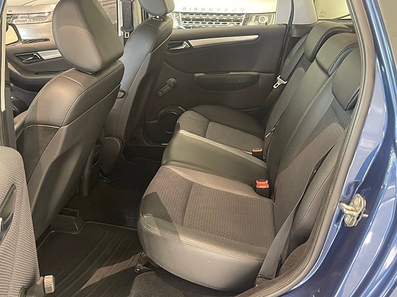 Mercedes-Benz B180 9 of 16