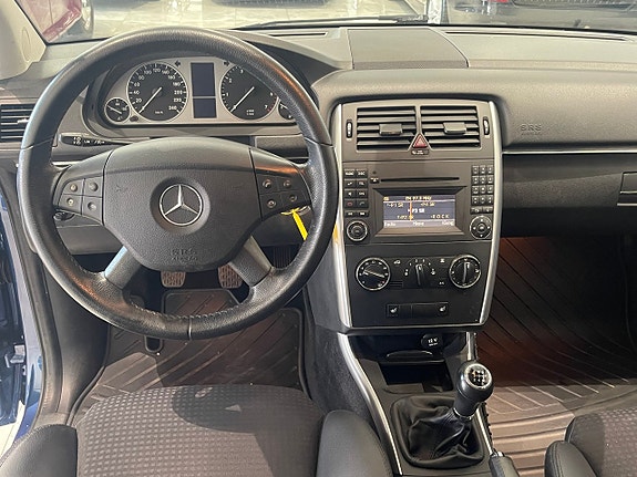 Mercedes-Benz B180 10 of 16