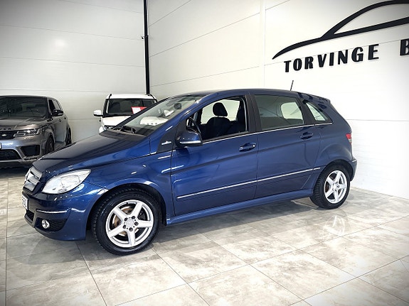 Mercedes-Benz B180 2 of 16
