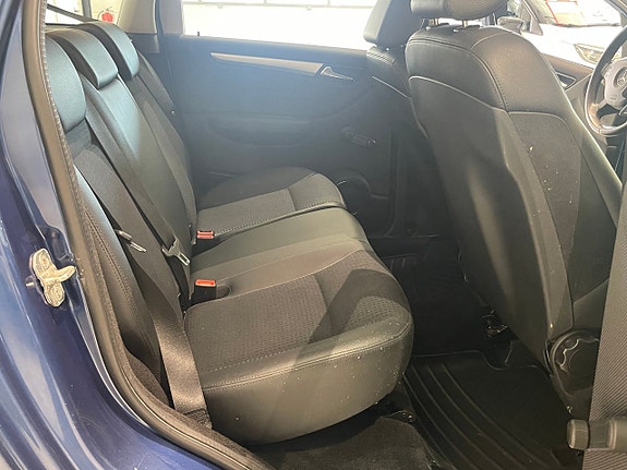 Mercedes-Benz B180 14 of 16