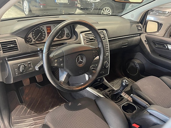 Mercedes-Benz B180 8 of 16