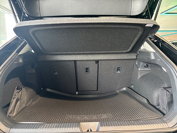 Volkswagen T-Roc 18 of 18