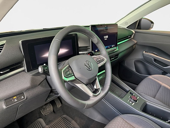 Volkswagen T-Roc 10 of 18