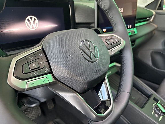 Volkswagen T-Roc 16 of 18