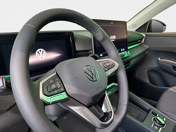 Volkswagen T-Roc 11 of 18