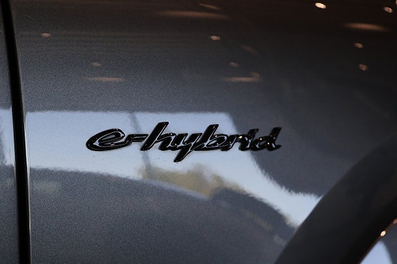 Porsche Cayenne 10 of 26