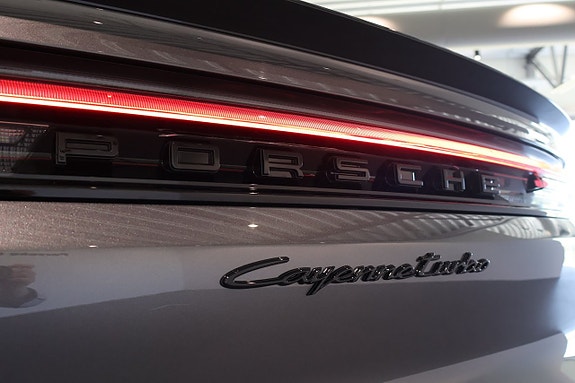 Porsche Cayenne 9 of 26