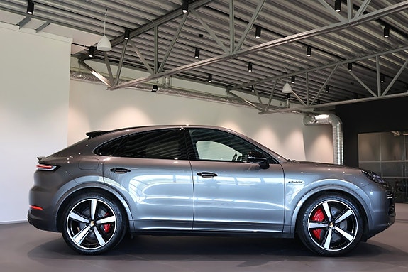 Porsche Cayenne 4 of 26