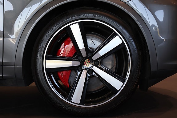 Porsche Cayenne 8 of 26