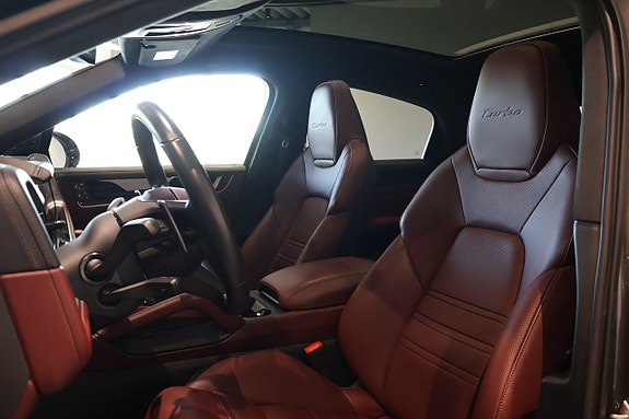 Porsche Cayenne 14 of 26