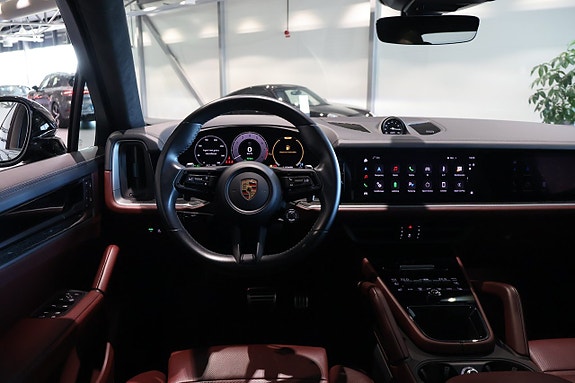 Porsche Cayenne 15 of 26
