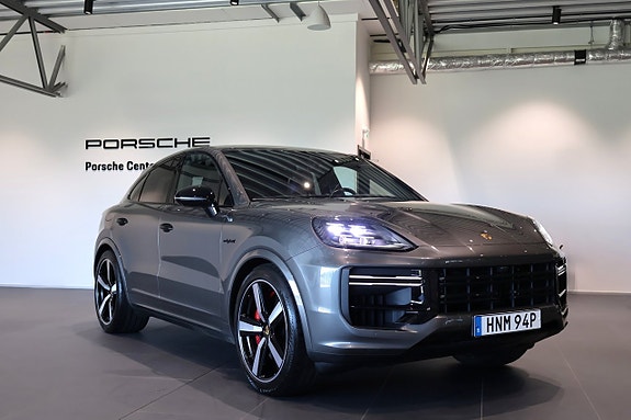 Porsche Cayenne 3 of 26