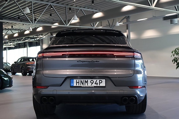 Porsche Cayenne 6 of 26