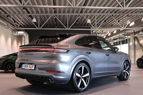 Porsche Cayenne 5 of 26