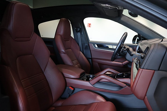 Porsche Cayenne 18 of 26