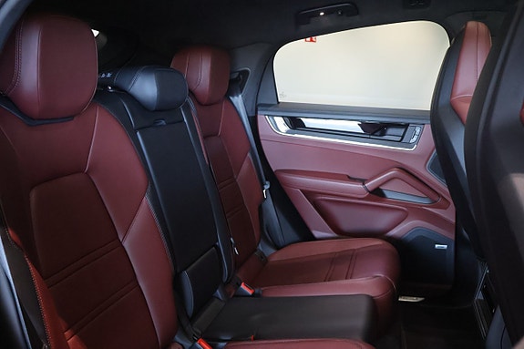 Porsche Cayenne 20 of 26