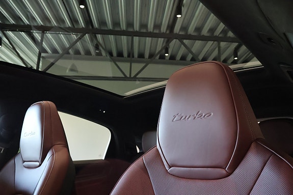Porsche Cayenne 16 of 26