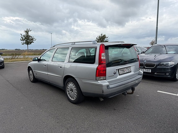 Volvo V70 4 of 5