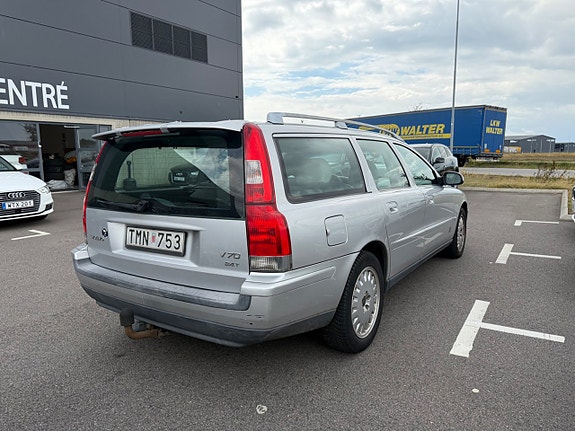 Volvo V70 3 of 5