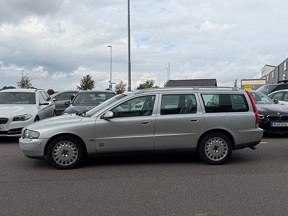 Volvo V70 2 of 5