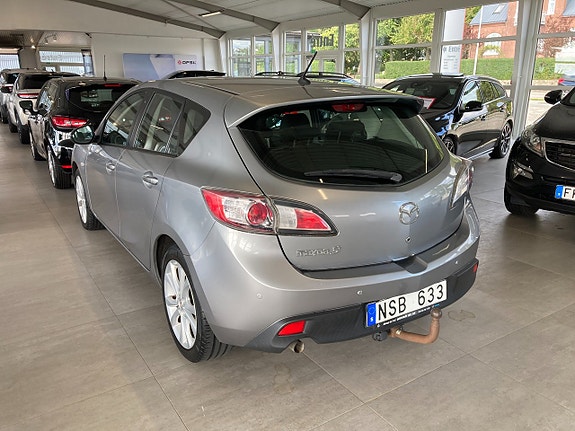 Mazda 3 4 of 5