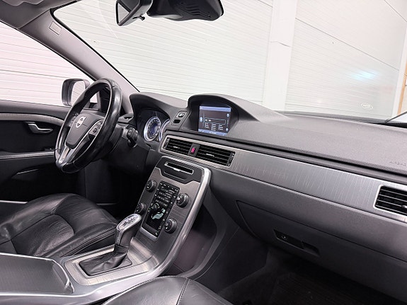 Volvo XC70 13 of 15