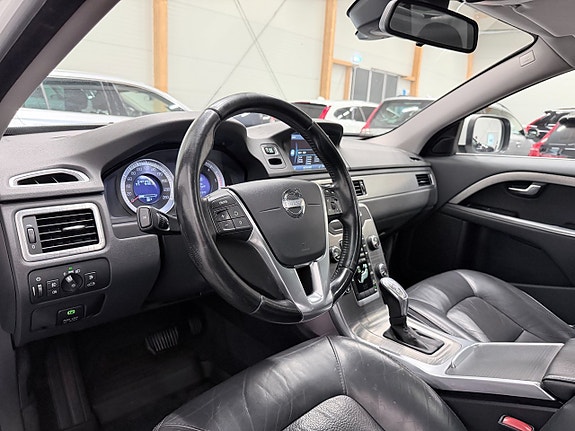 Volvo XC70 9 of 15