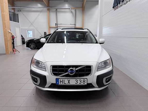 Volvo XC70 2 of 15