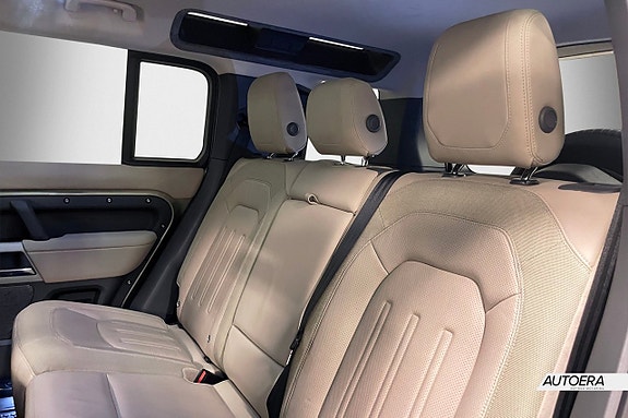 Land Rover Defender 110 14 of 30