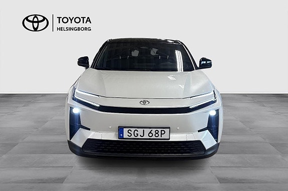 Toyota C-HR 2 of 17