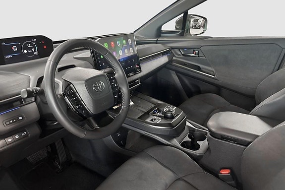 Toyota C-HR 13 of 17