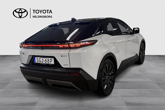 Toyota C-HR 7 of 17