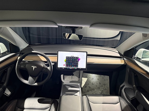 Tesla Model Y 10 of 25